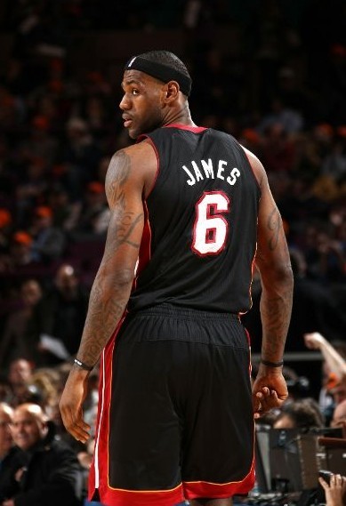 他的表现受 他的表现受